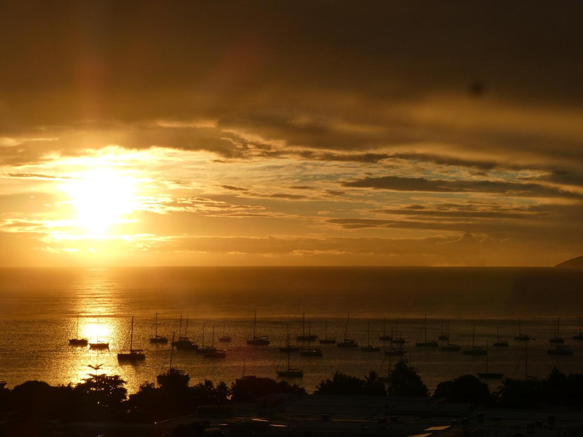 Maeva Sunset View Hotel Punaauia Kültér fotó