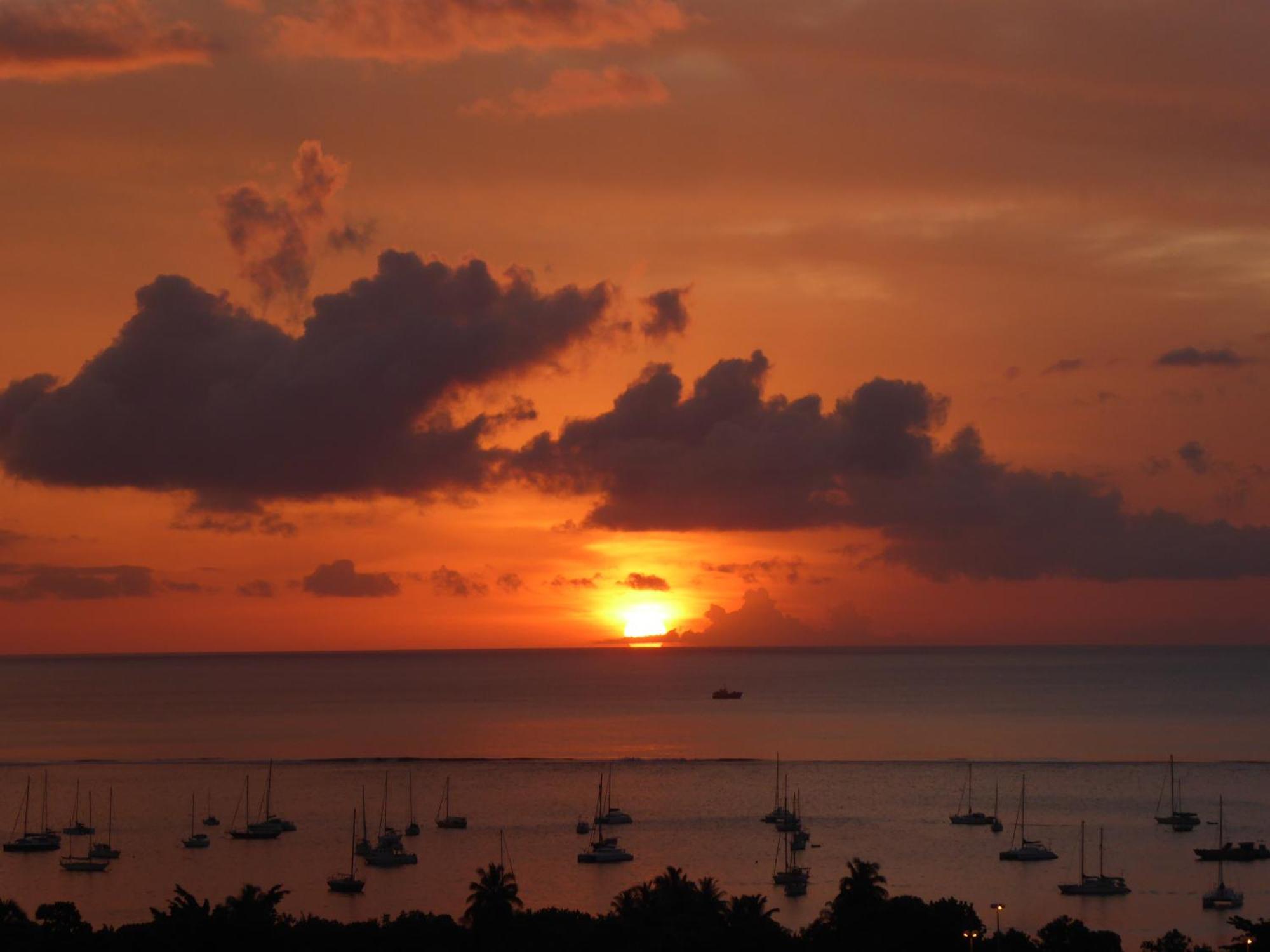 Maeva Sunset View Hotel Punaauia Kültér fotó